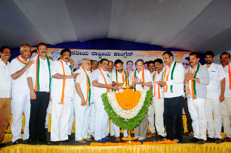 ಸಿದ್ದರಾಮಯ್ಯ ಉತ್ತಮ, ಮೋದಿ ಅಧಮ: ಕಾಂಗ್ರೆಸ್ ಸಮಾವೇಶದಲ್ಲಿ ವಿಷ್ಣುನಾಥ್